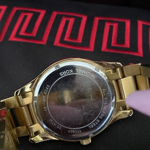 The Michael Kors MK 6243 Layton. End world 🌎 hunger watch in golden tones! - Picture 11 of 11